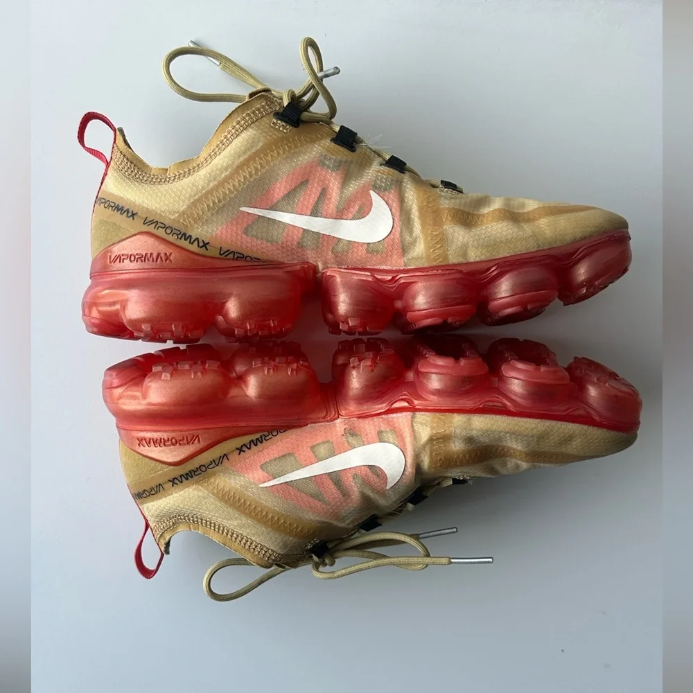 Nike dynamic sneakers